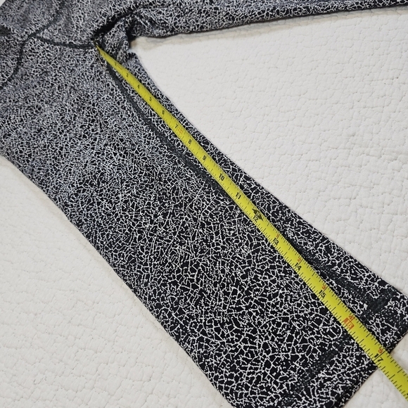 Lululemon Wunder Under Hi-Rise 1/2 Tight (17")-Luon Crackle Jaquard Black White - Picture 6 of 12